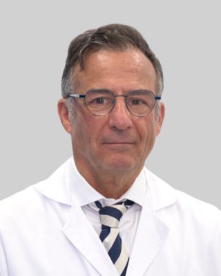 Retrato profesional de Dr. Alfonso Carrasco Rubio