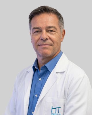 Retrato profesional del Dr. Santiago Méndez Alonso