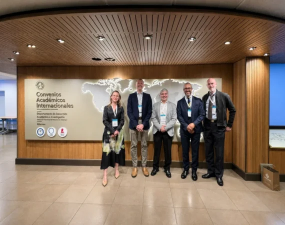 Dr. Jordi Broncano junto a otros participantes de las XXIX Jornadas de Clínica Alemana de Santiago