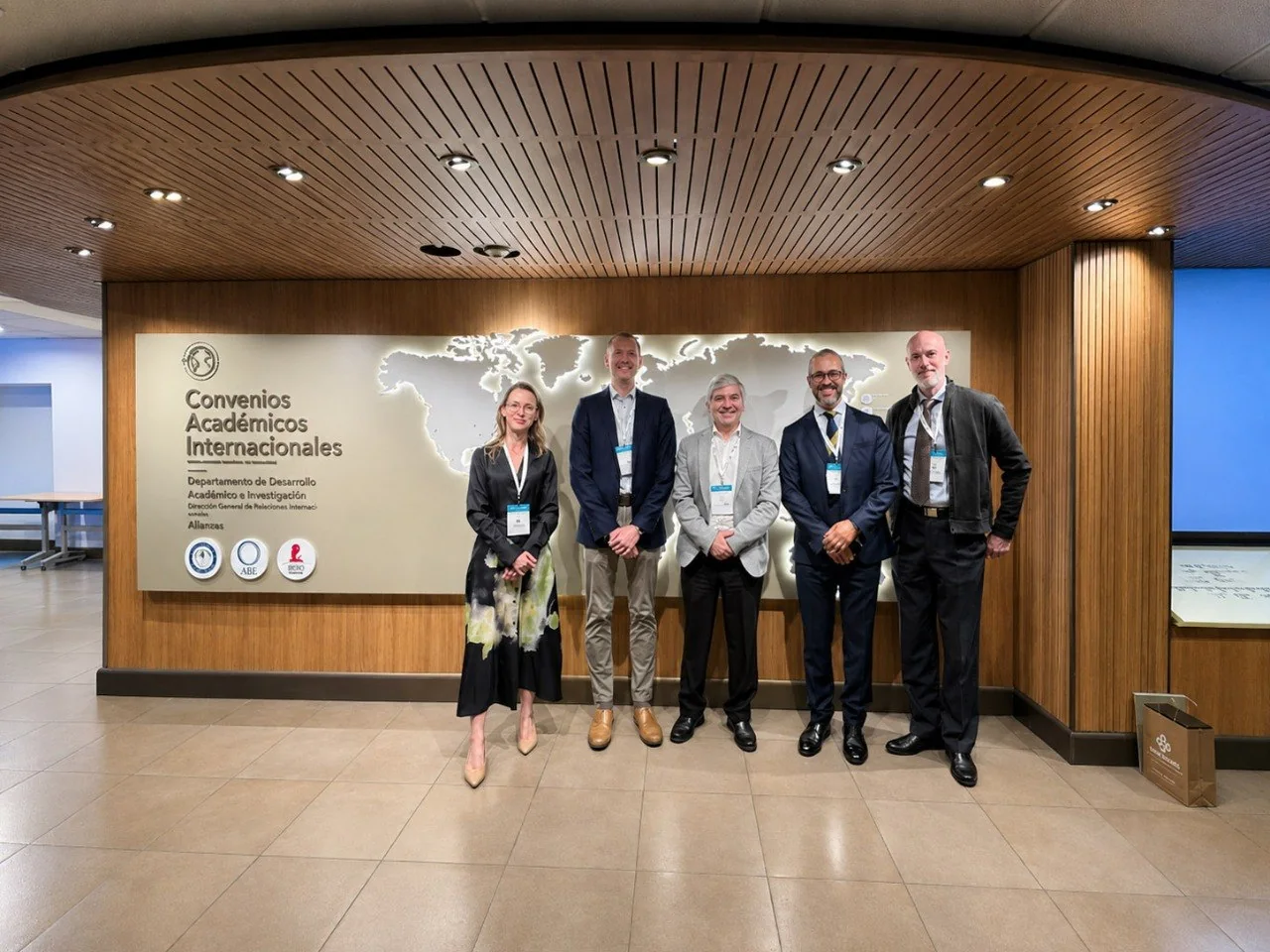 Dr. Jordi Broncano junto a otros participantes de las XXIX Jornadas de Clínica Alemana de Santiago