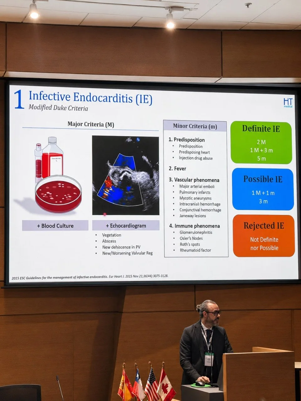 Dr. Jordi Broncano durante su ponencia sobre diagnóstico por imagen en endocarditis infecciosa